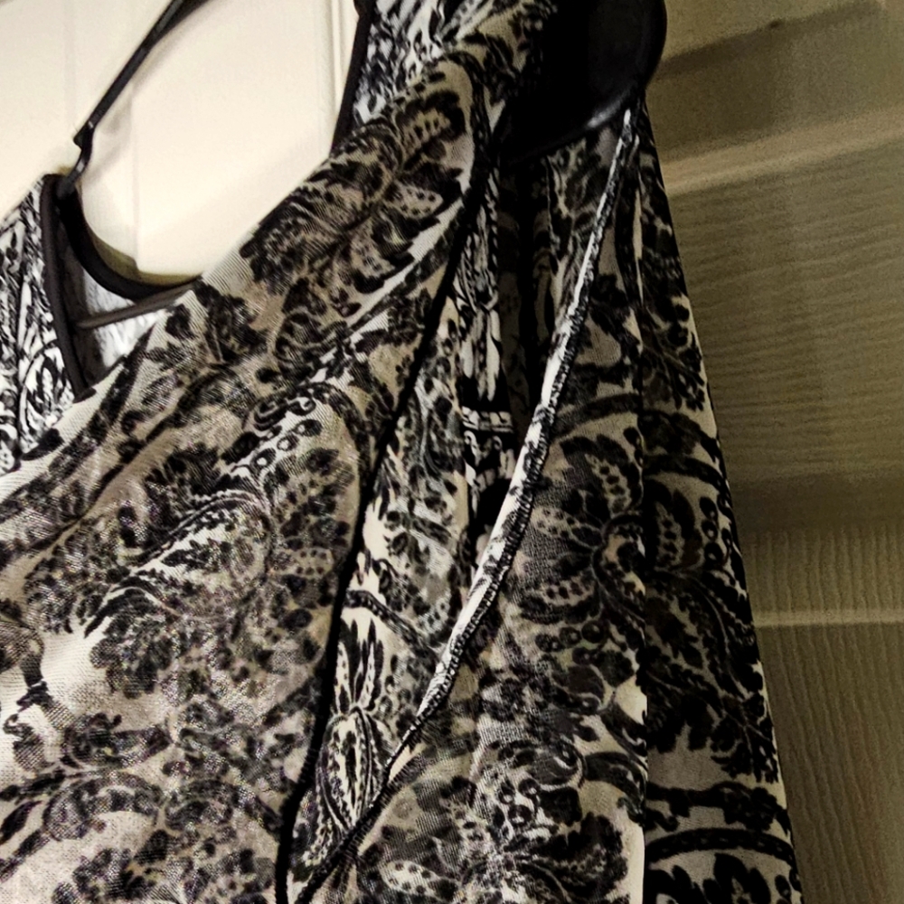 Women's Petits Adele & May Black Pattern Cropped … - image 4